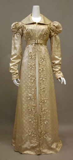 Redingote 1818-1820, French, Made of silk     jαɢlαdy Period Dress