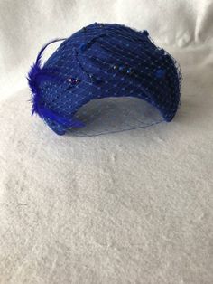 This is a classy Royal Blue wool felt half hat with a modern touch perfect as a fascinator hat, wedding hat, tea party hat, church hat or any other formal special occasion. This is a Royal Blue felt headpiece create by hand and has a wire base that can fit any head size comfortably. WHAT MAKES THIS SO UNIQUE I form each piece while on my head to see how it fits and looks and then take it off and hand sew each piece. I design it to wear both ways so there's no front or back. Light-weight and cool Felt Fascinator, Hat Tea Party, Kentucky Derby Fascinator, Large Brim Hat, Derby Fascinator, Couture Hats, Hat Wedding, Types Of Hats, Church Hat