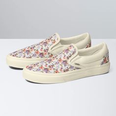 Vans Vintage Floral Classic Slip-On (Vintage) Floral/Marshmallow VN0009Q7FS8 - APLAZE Floral Marshmallow, Floral Shoe, Vans Vintage, Wall Style, Slip On Vans, Vans Store, Slip On Trainers, Floral Shoes, Fast Forward