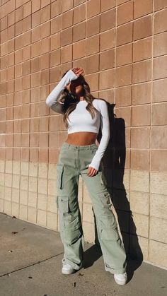 Trendy Cargo Pants Women, Cargo Pants Outfit Photoshoot, Cargo Pants Bar Outfit, Cargo Pant Photoshoot, Poses For Cargo Pants, Mid Rise Cargo Pants Outfit, Styling Green Cargo Pants Women, Cargo Straight Pants Outfit, High Waist Cargo Pants Outfit