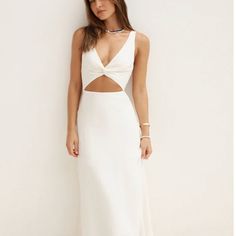 I Bought Two Sizes And Didn't Return One In Time! I Wore The Medium Size To My Bridal Shower And Received So Many Compliments. Small Still Has Tags And Was Never Worn! Elegant Cutout Maxi Dress For Vacation, Elegant Cutout Maxi Dress For Brunch, Elegant Cutout Dresses For Vacation, Elegant Beach Dress With Cutout Details, Elegant Beach Dress With Cutout, Elegant Cutout Midi Dress For Brunch, Elegant Midi Dress With Cutout And V-neck, Elegant White Cutout Dress, White V-neck Cutout Dress