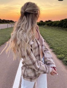 White Flannel Outfit, Flannel Aesthetic, Fall Outfits Flannel, Flannel Outfits Fall, Fall Flannel, Beige Jacket, Plaid Coat, Fall Fits