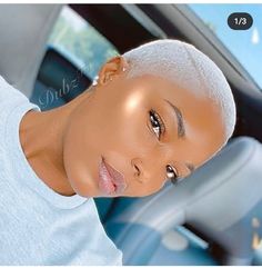 Hair Cut And Colors 2024, White Hair Dye Ideas, Bleach Short Hair, Blonde Hair Cuts Short, Hair Cut Blonde, White Short Hair, Short Bleached Hair