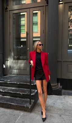 Red Blazer Outfit, Christmas Outfits Dressy, Claire Rose Cliteur, Claire Rose, Blazer Outfits Casual, Blazer Outfits For Women, Christmas Outfits Women, Stylish Blazer, London Outfit