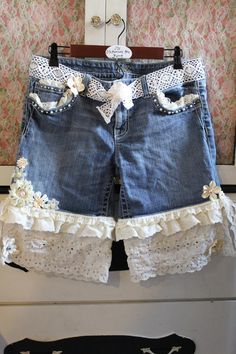 Bohemian Shorts With Ruffles, Vintage White Jean Shorts For Spring, Bohemian Ruffled Shorts For Spring, Bohemian Ruffled Shorts For Summer, Summer Bohemian Ruffled Shorts, Vintage Bottoms With Lace Trim For Summer, Vintage Lace Trim Bottoms For Summer, Cotton Cottagecore Bottoms For Summer, Cottagecore Cotton Bottoms For Summer