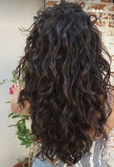 Pelo Ondulado Natural, Long Hair Perm, Long Curly Haircuts, Natural Curly Hair Cuts, Curly Hair Photos, Wavy Haircuts, Natural Wavy Hair, Haircuts For Wavy Hair, Haircuts For Curly Hair