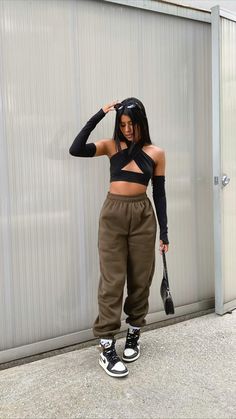 Festival Cargo Pants Outfit, Black Cargo Pants Outfit Baddie, Rnb Festival Outfit, Rap Concert Outfit Ideas Hip Hop, Hiphop Concert Outfit, Rap Concert Fits, Rnb Outfit, Rep Festival, Drake Concert Outfit Ideas