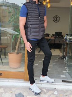 🔥 NEW COLLECTİON Collection : SPRİNG / SUMMER - 21 Product : Vince Slim Fit Goose Down Printed Puffer Black Vest Color code : BLACK Available Size : S-M-L-XL-XXL Vest material : %100 Goose downMachine washable : No Fitting : slim-fit Remarks : Dry Clean Only Package included : inflatable vest Slim Fit Coat, Black Puffer Vest, Vest Coat, Black Puffer, Black Vest, Coat Design, Fall Shopping, Puffer Vest, Black Jacket