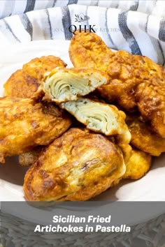 Golden battered fried artichokes with one cut in half to show the artichoke heart. Italian Fried Artichoke Hearts, Battered Artichoke Hearts, Fried Artichokes Italian, Fried Artichokes, Fried Artichoke Hearts Recipes, Best Artichoke Recipe, Fried Artichoke Hearts, Fried Artichoke