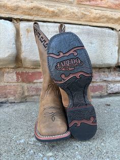 Womens Square Toe Boots, Square Toe Cowgirl Boots, Embroidered Cowgirl Boots, Cowgirl Boots Square Toed, Cowgirl Accessories, Western Vibes, Womens Cowgirl Boots, Square Toe Boots, Western Hats