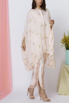 Shop for Ariyana Couture Peach Crepe Embroidered Kaftan, Pant Set for Women Online at Aza Fashions Peach Crepes, Kaftan Pattern, Embroidery Pants, Kaftan For Women, Embroidered Kaftan, Romantic Wedding Hair, Kaftan Style, Draped Skirt, Couture Designers