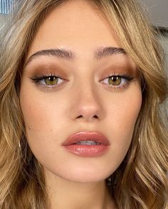 Ella Purnell Makeup, Amber Eyes Makeup, Soft Autumn Makeup Looks, Bronzy Glowy Makeup, Makeup Hazel Eyes, Hazel Eyes Makeup, Make Up Brown Eyes Natural, Soft Autumn Makeup, Ella Purnell