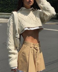 Knitted Crop Sweater, Crop Pullover, Outfit Trends, Crop Sweater, Winter Outfits Women, Cute Casual Outfits, Cropped Sweater