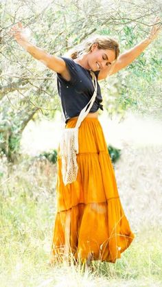 Donna Sheridan, Looks Hippie, Look Boho Chic, Estilo Hippy, Mode Hippie, Fashion 90s, Here We Go Again, Estilo Hippie, Orange Skirt