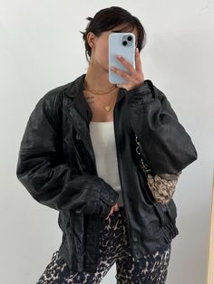 Bomber in genuine leather black oversize vintage chaqueta de cuero giacca di vera pelle Get a discount on lots: ⭐️ -5% from 2 items ⭐️ -10% from 3 items ⭐️ -15% from 4 items Contact me by dm for a batch request 🤗 ❤️ SUBSCRIBE IF YOU ARE LOOKING FOR VINTAGE PIECES AND LEATHER JACKETS (MY PASSION) I ADD ALMOST EVERY DAY Bomber in genuine black leather. See traces and wear marks on the photos. 📏 Size and measurements Will fit a M and L for an oversize cut, to a XL for a more fitted cut, it is a l Vintage Black Long Sleeve Leather Jacket For Winter, Vintage Black Leather Winter Outerwear, Vintage Black Leather Outerwear For Winter, Vintage Black Leather Outerwear For Fall, Black Oversized Leather Jacket, Oversized Black Leather Jacket, Real Leather Jacket, Fashion 2024, Vintage Pieces