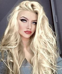 Honey Blond, Best Human Hair Wigs, Beautiful Blonde Hair, Blonde Hair Color Ideas, Tiktok Outfits, Blonde Lace Front Wigs, Brown Hair With Blonde Highlights, Brown Blonde Hair