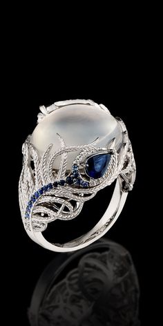 Master Exclusive Jewellery - Ring - 18K white gold, moonstone 12,21 ct, diamonds, blue sapphires Bijoux Art Nouveau, Blue Stones, Exclusive Jewelry, Sapphire Jewelry, Churidar, Gorgeous Jewelry, Pretty Jewellery, Ring Verlobung