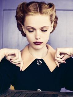 love this 40's hairstyle 40s Hairstyles, Frida Gustavsson, Bridget Bardot, 1940s Hairstyles, Anja Rubik, Retro Hairstyles, Barbara Palvin, Look Vintage, Vintage Hairstyles