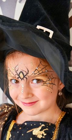 einfach schöne Hexen schminkenfür Fasching und Halloween hexeschminken hexeeinfach klicke auf den Link für die Anleitung Kids Witch Makeup, Witch Face Paint, Halloween Makeup For Kids, Maquillage Halloween Simple, Halloween Makeup Witch, Halloweenský Makeup, Halloween Makeup Pretty, Halloween Eye Makeup