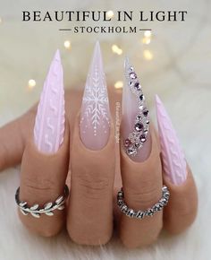 Winter Bling Nails, Winter Stiletto Nails Designs, Classy Christmas Nails Acrylic, Winter Nails Stiletto, Christmas Nails With Rhinestones, Stiletto Nails Christmas, Winter Stiletto Nails, Stiletto Christmas Nails, Nails Ideas For Winter