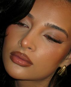 Makeup For A Burgundy Dress, Gold Soft Glam Makeup, Makeup Wedding Guest, Sultry Makeup, A Daily Routine, Makeup Idea, Glamour Makeup