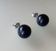 Estate 1990's Black Onyx Earrings  10mm Black Onyx Balls Sterling Silver  In Excellent Vintage Condition Classic Round Onyx Earrings, Classic Onyx Round Earrings, Black Onyx Round Earrings, Black Hypoallergenic Round Earrings, Earrings Bride, Black Onyx Earrings, Bride Earrings, Ball Earrings, Onyx Earrings