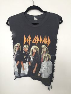 DIY Distressed Shirt | The Fashion Foot 80s Band Tees, Def Leppard Shirt, 80s Rocker, Look 80s, Billy Hargrove, Dr Wardrobe, Cut Off Shirt, Upcycle Ideas