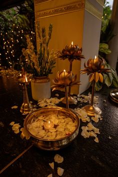 Trending Wedding Decoration Ideas Diwali Flower Decor, Diwali House Decor, Diwali Pooja Setup, Wedding Indian Decor, Diwali House Decoration Ideas, Flower Decorations For Home, Diwali Party Decor, Diwali Decor Ideas, Diwali 2024