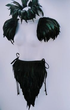 Black festival feather epaulettes Black feather wings Feather shoulder pieces Burning Man festival clothing Black Swan Maleficent Raven These statement feather epaulettes are an outstanding, versatile, quality accessory perfect for festivals like Burning Man and evening wear. This is a unisex Maleficent Raven, Peter Pan Musical, Song Of The Sea, Burning Man Festival, Feather Wings, Wings Costume, Festival Clothing, Clothing Black, Black Feathers