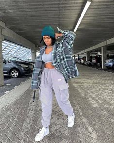 Looks Hip Hop, Cargo Outfit, Streetwear Girl, Parking Garage, Cute Comfy Outfits, Streetwear Fashion Women, Tomboy Fashion, Baddie Outfits Casual