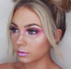 rave makeup - Google Search - Google Chrome - Gyazo Smokey Lilac Hair, Coachella Make-up, Rosa Make-up, Coachella Makeup, Festival Makeup Rave, Festival Makeup Glitter, Concert Makeup, Unicorn Tears