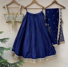 A three-piece navy blue lehenga set from the Priti Sahni collection. This beautiful raw silk navy blue lehenga with a sari border detail is paired with a mirror, pearl & hand-embroidered bustier. This outfit is completed with a navy blue mirror work net dupatta with scalloped edging. Navy Blue Mirror, Sarcasm Comebacks, Navy Blue Lehenga, Embroidered Bustier, Brocade Lehenga, Simple Lehenga, Raw Silk Lehenga, Silk Kurti, Blue Lehenga