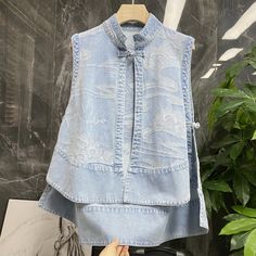 Vestiti In Jeans, Womens Denim Vest, Denim Waistcoat, Jeans Trend, Poncho Jacket, Outer Wear, Print Jacket, Sleeveless Vest, Blue Jean