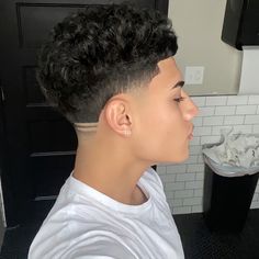 Taper Fade Design, Fade Haircut Curly Hair, Low Taper Fade Haircut, Short Hair For Boys, Natural Hair Men, Drop Fade Haircut