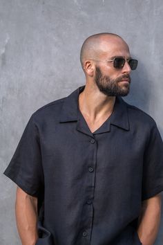 Tulum Essentials HQ Linen Size: ONESIZE (M/L)Model: 185 cmColor: BLACKMaterial: 100% PREMIUM LINEN Casual Black Top With Spread Collar, Black Linen Collared Shirt, Black Collared Linen Shirt, Casual Black Shirt With Lapel Collar, Classic Black Linen Shirt, Modern Black Shirt With Lapel Collar, Classic Black Top With Camp Collar, Black Casual Tops With Straight Hem, Casual Black Tops With Straight Hem