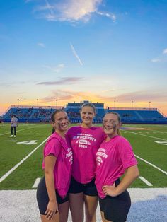 Junior powderpuff Powerpuff Girl, Football Uniforms, Friends Poses, Cute Friends, Best Friends Photos, Friends Photography, Sunset Photography, Girl Hairstyles, Pink