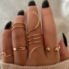 Gold Five Piece Ring Set. Before Purchasing Please Refer To Photos. Thank You For Visiting My Closet! Rings For Long Fingers, Multiple Rings On Hand, Knuckle Rings Gold, Wear Rings, Gold Finger Rings, How To Wear Rings, Hand Rings, Multiple Rings, Knuckle Ring