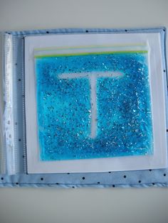 there is a blue and white square with a letter t on it in the center