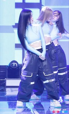 Xg Fashion Style, Xg Stage Fits, Cocona Xg Outfits, Xg Left Right Outfit, Korean Idol Outfit Stage, Xg Style, Xg Outfits, Dancehall Outfits, Chica Hip Hop