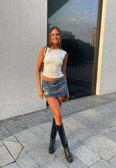 Cute Summer Going Out Outfits, Boston Going Out Outfit, Boots And Denim Skirt, Knee High Boots Outfit Summer, Mini Denim Skirt Outfit, Denim Skirt Outfit Ideas, Denim Skirt Outfit Summer, Skirt Outfit Summer