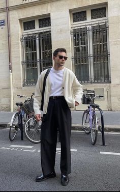 Earth Tone Minimalist Outfit, Work Pants Outfit, White Cardigan Outfit, Winter Travel Outfit, Pants Outfit Men, Mens Cardigan Sweater, Mens Spring Fashion