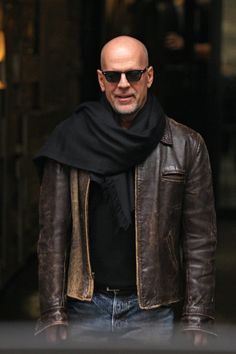 old school Bald Men Style, Best Beard Styles, Best Leather Jackets, Bald Man, Mens Fashion Blog, Bald Men, Bruce Willis, How To Wear Scarves