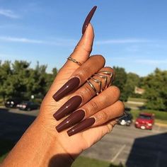 Fall Nail Trends for Dark Skin 2024: Elevate Your Autumn Look 25 Ideas Nails And Rings, Brown Acrylic Nails, Brown Nail, Nagellack Trends, Pointed Nails, Round Nails, Coffin Nails Long, Dark Nails, Foil Nails