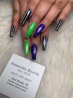 Beetlejuice Nails Coffin, Beetlejuice Toenails, Beetlejuice Acrylic Nails, Purple And Green Nails Design, Beetlejuice Nails Acrylic, Halloween Nails Green, Beetlejuice Nail Designs