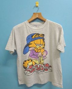 80s Vogue, Garfield And Friends, Garfield Cartoon, Vintage Garfield, Fashion Notes, Friends T Shirt, Cartoon Shirts, 90's Fashion