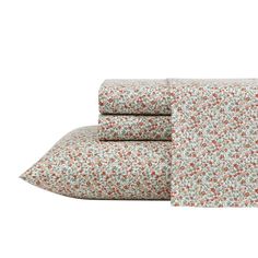 the sheet set is made with floral print and has two pillow cases on each side