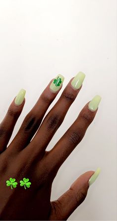 Cute Saint Patricks Day Nails, Saint Patrick’s Day Nail Designs, St Patricks Nail Art, Nails Acrylic St Patricks, Patrick’s Day Nails, St Patrick’s Day Dip Nails, Saint Patrick Nails Ideas, Saint Patrick’s Nails, Subtle Saint Patricks Day Nails