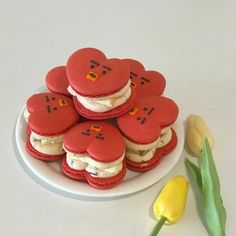 there are many cookies that have been decorated to look like hearts and faces on them