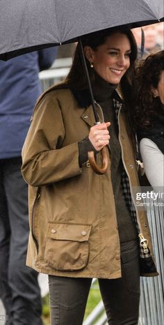 Countryside Style Outfits, Barbour Coat Outfit, British Aesthetic Outfit, Barbour Style Women Outfit, Barbour Coat Women Outfit, Barbour Women Outfit, Sloane Ranger Aesthetic, English Countryside Outfit Winter, Kate Middleton Barbour