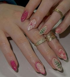 Glamorous and Cute Christmas Nails #christmasnails #winternails #novembernails [classy christmas nails, burgundy nail designs, november nail designs, christmas gel nails, red vevlet nails, november nails ideas, trendy christmas nails, simple winter nails, christmas nails] ***photos not mine, DM me for credit! 🎄❤ December Color Nails, Christmas Tree Gel Nails, Nails Aesthetic Christmas, Christmas Aesthetic Nails, Colorful Christmas Nails, Nail Ideas December, December Nails Ideas, Santa Claus Nails, Christmas Nails Aesthetic